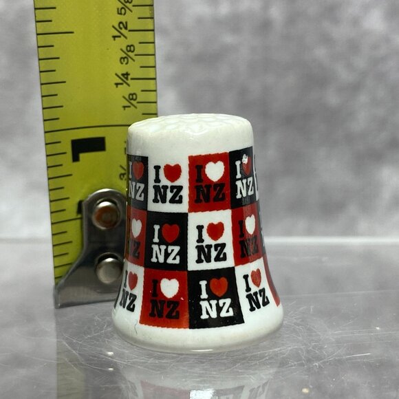 Ceramic "I Love NZ" Souvenir Thimble With Black & Red Checkered Design - Picture 10 of 10